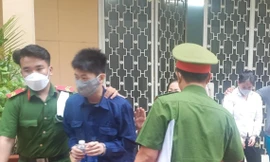 Hai bị cáo sau phiên tòa. Ảnh: Tân Châu