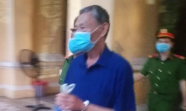 Cựu Tổng giám đốc Phan Minh Anh Ngọc sau phiên tòa tối nay. Ảnh: Tân Châu