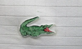 Lacoste bị tố áo tiền triệu giặt 4 lần phai logo