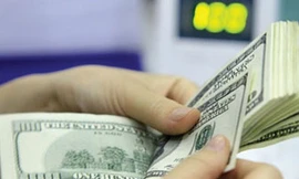 USD 'chợ đen' leo thang, vàng tuột dốc