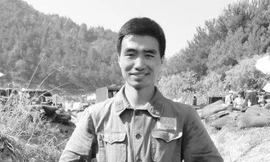 Thạc sĩ bỏ việc làm diễn viên quần chúng