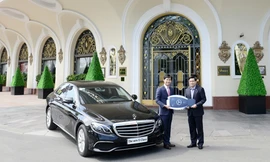 Quá trình phân phối và dịch vụ hậu mãi cho xe E 200 được thực hiện bởi đại lý ủy quyền chính hãng Vietnam Star