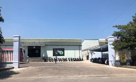 Cửa hàng đá quý của Công ty TNHH MTV HILIN bị phạt 450 triệu đồng vì niêm yết giá bằng ngoại tệ. Ảnh: Lê Phi.