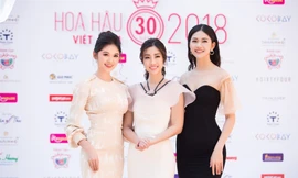 Đông Nhi khuấy động sân khấu trường ĐHKHXH và Nhân văn