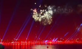 Vinhomes Riverside: Tưng bừng “đại tiệc nghệ thuật” bên hồ Harmory 