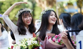 'Thiên thần áo dài' tuyệt đẹp trong lễ bế giảng năm học