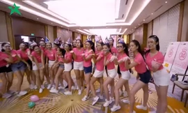 Dàn người đẹp khoe sắc tại thảm đỏ Chung Khảo Phía Nam HHVN 2018