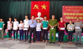 Tân Hiệp Phát tặng quà cho trẻ em nghèo Đà Nẵng