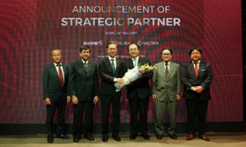 Đại diện Anabuki Housing Service, tập đoàn Nam Long và Okamura ký hợp tác với nhau