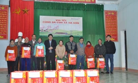 Masan Nutri – Science trao tặng 100 phần quà tết cho bà con khó khăn 