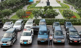 Khoán xe công tại TP HCM. Ảnh: Trung Sơn