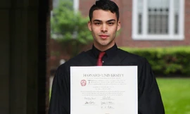 Trên Facebook cá nhân của Shannon câu chuyện của anh nhận được 16.000 like và hơn 211.000 chia sẻ cùng bình luận