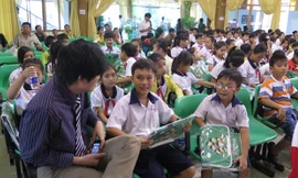 VPBank tặng hàng ngàn quà và học bổng cho trẻ em nghèo