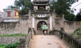 Cổng làng Ước Lễ.