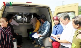 Ngân hàng lưu động tạo điều kiện thuận lợi cho người dân ở vùng nông thôn, vùng sâu vùng xa tỉnh Bình Thuận.