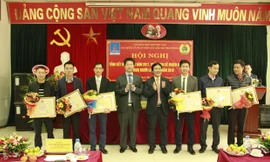 Lãnh đạo PVN trao bằng khen của Bộ Công Thương cho các tập thể, cá nhân có thành tích xuất sắc trong giai đoạn 2016 - 2017 tại Dự án NMNĐ Thái Bình 2