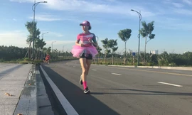 Tăng Nguyệt Minh trong một cuộc thi chạy bộ tại TP.HCM. Ảnh: NVCC