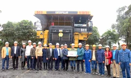 Chăm lo hơn nữa cho người lao động