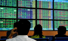 Chứng khoán lần đầu chạm đỉnh 1200 điểm 'thần thánh'