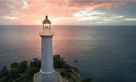 Hải đăng Đại Lãnh nơi đón bình minh đầu tiên trên đất liền Việt Nam