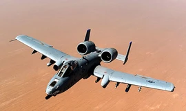 Cường kích A-10 là máy bay yểm trợ hỏa lực tầm gần ưa thích của bộ binh Mỹ. Ảnh: USAF.