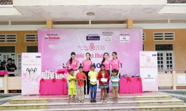 Cty CP Dược mỹ phẩm Oribe – Nhãn hàng mỹ phẩm Oribe đã cùng các thí sinh HHVN 2018 mang đến cho các em nhiều phần quà ý nghĩa