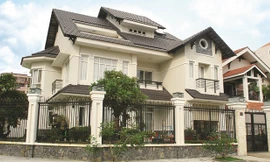 Bí quyết để không phải “đau đầu” khi chọn cửa làm nhà