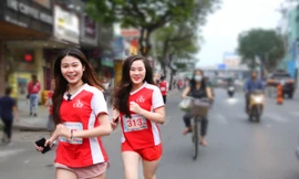 Nhiều người phải “ngẩn ngơ” trước nét đẹp khỏe khoắn của các nữ sinh UEF