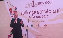 Đại diện BRG Golf trao đổi với các nhà báo