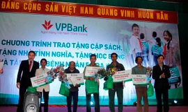 VPBank trao học bổng và nhà tình nghĩa tại Gia Lai