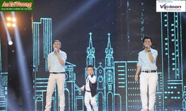 Hoàng Long bị nấc cụt nhưng Việt Hương lại tưởng cậu bí nuốt nước miếng