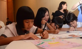 Bật khóc với ước mơ của cậu bé mồ côi mong cho người mù được sáng mắt