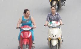 Đầu trần, đèo ba vi vu ngày lễ