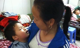 Bánh gạo One One: Trẻ cấp cứu vì gói chống ẩm