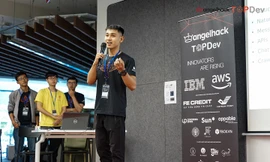 Võ Mình Đức đại điện Baby Shark đang thuyết trình tại cuộc thì của AngelHack 2019. 