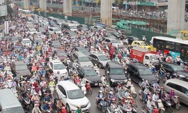 Từ nay đến năm 2020, thành phố Hà Nội thực hiện giải pháp, ô tô phải mở tài khoản nộp phí, xe máy được phân vùng để hạn chế Ảnh: A.Trọng 