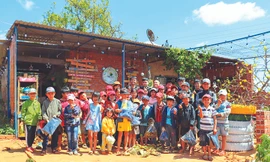 Lớp học vui vẻ của thầy Nội