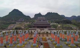 Chùa Tam Chúc thưa vắng khách sau quyết định tạm dừng lễ hội để chống dịch coronaẢNH: HOÀNG LONG 