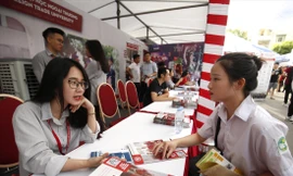 Hơn 850.000 thí sinh cả nước đã biết điểm thi tốt nghiệp THPT 2020. So với năm ngoái, điểm thi năm nay cao vượt trội Ảnh: Như Ý 