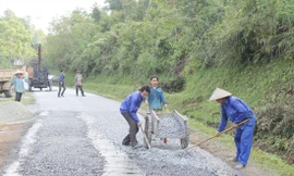 Bảo trì đường tỉnh tại Bắc Kạn từ nguồn Quỹ bảo trì đường bộ Ảnh: MT