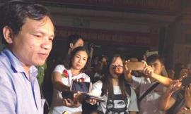 Cuộc họp báo lúc nửa đêm của ông Mai Văn Trinh và các phóng viên