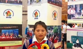 Em Phê Thị Mễ học lớp 8A2, trường TH&THCS Nậm Loỏng