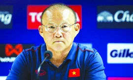 HLV Park Hang Seo sẽ phải vừa trông chờ vào những gương mặt quen thuộc như Hùng Dũng, Quang Hải, Trọng Hoàng, vừa tìm kiếm những gương mặt mới, lối chơi mới để tránh rơi vào cảnh bị “bắt bài” khi bước vào 2 giải đấu cuối năm nay