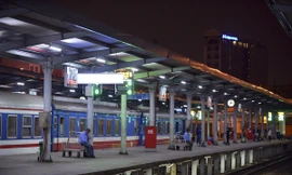 Ga Hà Nội dịp cuối năm nhưng vắng khách đi và đến. Chụp chiều 12/1/2021 Ảnh: Mạnh Thắng