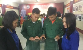 Tuổi trẻ Lạng Sơn tìm hiểu sự nghiệp cách mạng Hoàng Văn Thụ. Ảnh: Duy Chiến