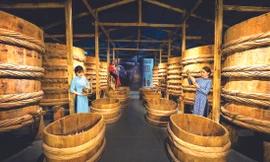 Nước mắm tĩn được phục chế tại nhà thùng Làng Chài Xưa 