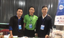 Những chàng trai thôn bản với hoài bão khởi nghiệp làm giàu trên quê hương (từ trái qua: Vù A Và, Giàng A Dạy, La Văn Quý) Ảnh: U.P 