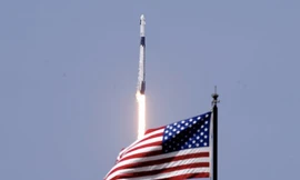Tên lửa Falcon của SpaceX bay lên hôm 30/5ảnh: AP