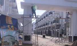 Dự án Phú Gia Compound chưa đủ điều kiện vẫn được chào bán công khai với giá từ 5,8 tỷ đồng/căn hộ Ảnh: Nguyễn Thành