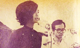 Trịnh Công Sơn đệm đàn cho Khánh Ly (tư liệu)